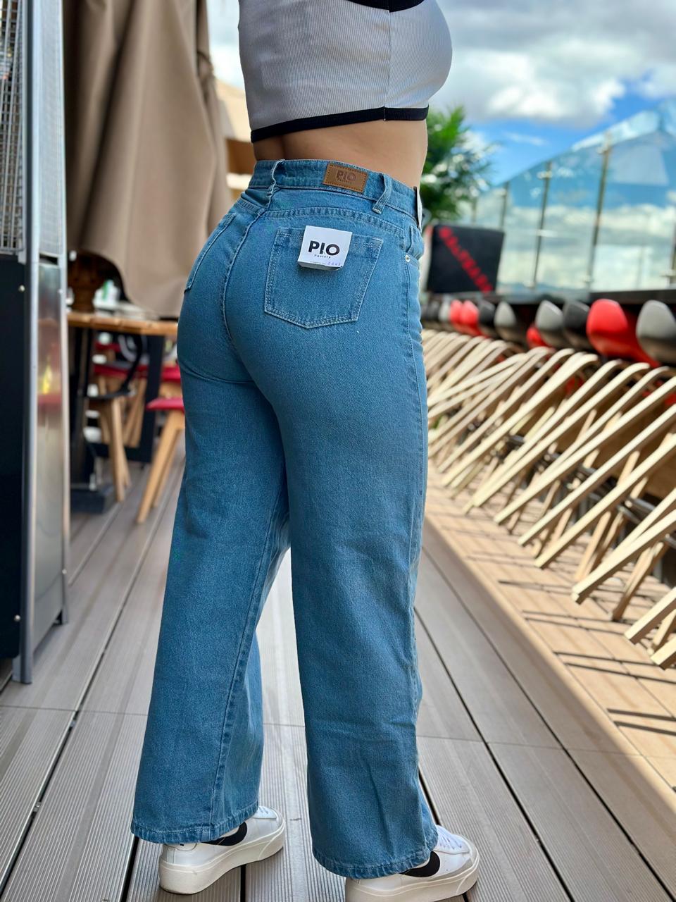 JEAN STRAIGHT