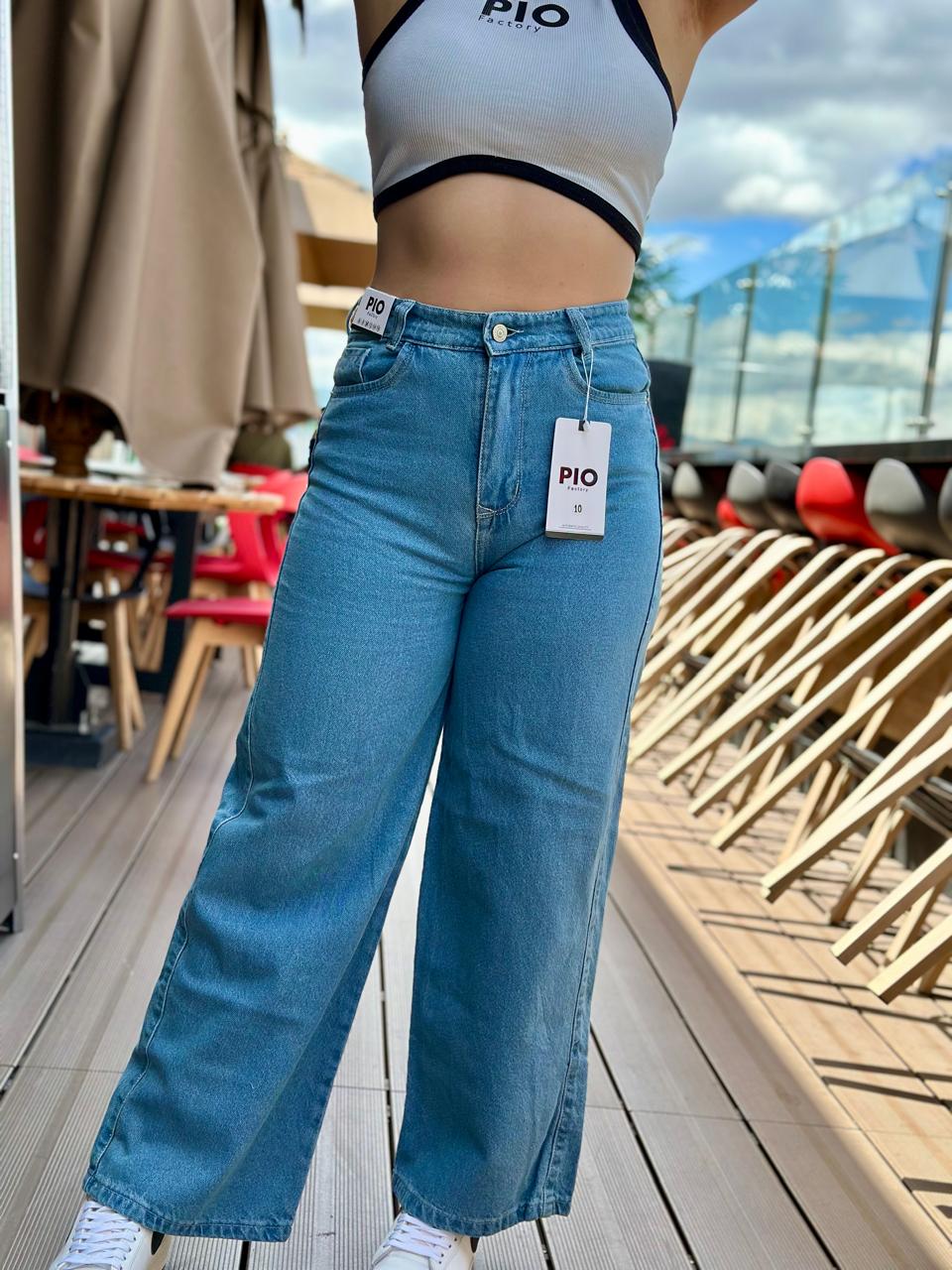 JEAN STRAIGHT