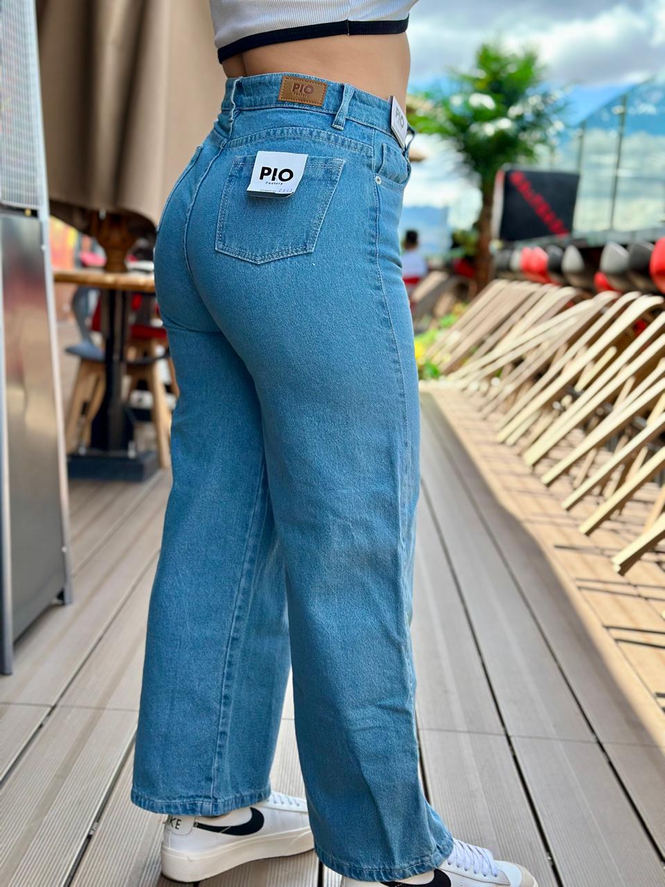 JEAN STRAIGHT