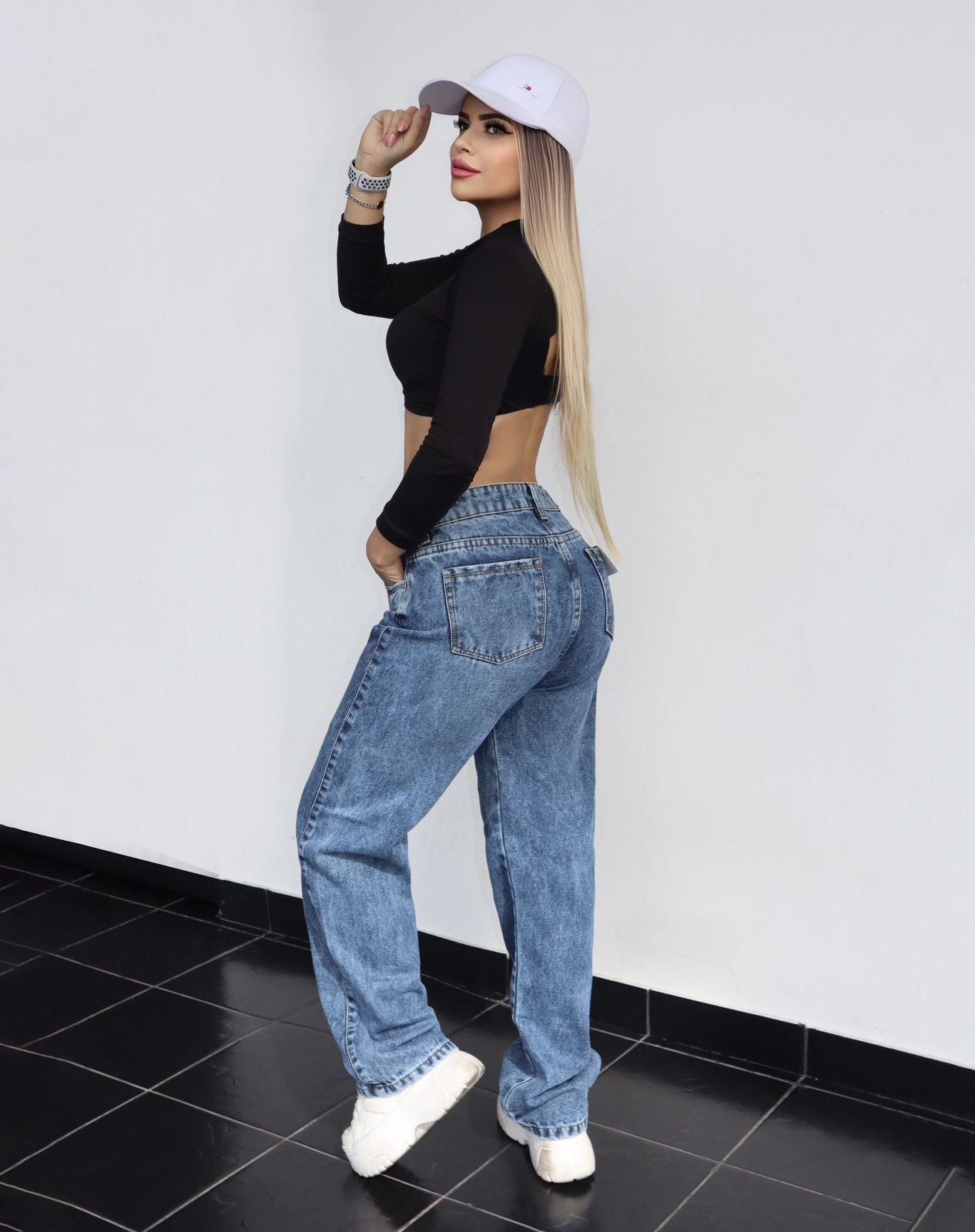 JEAN STRAIGHT